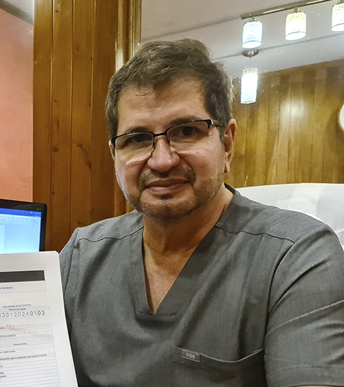 Dr. Mario Paredes Zenteno